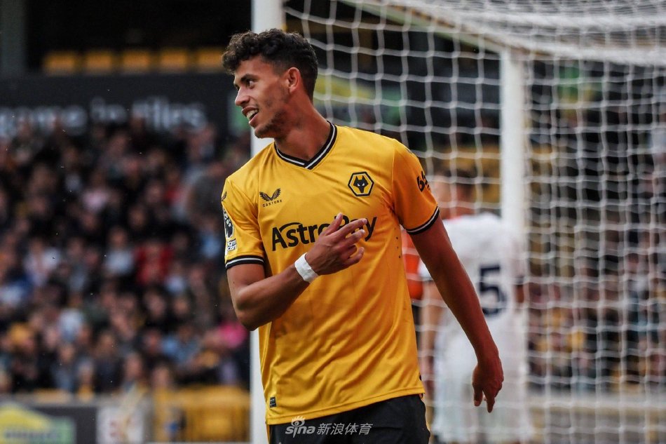 一名此前出 一名此前出